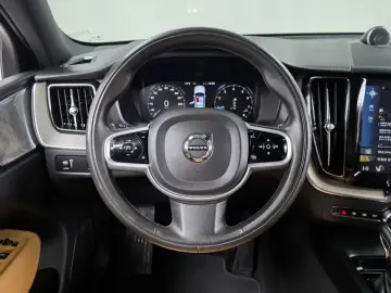 2020 Volvo XC60 с пробегом 106 414 км