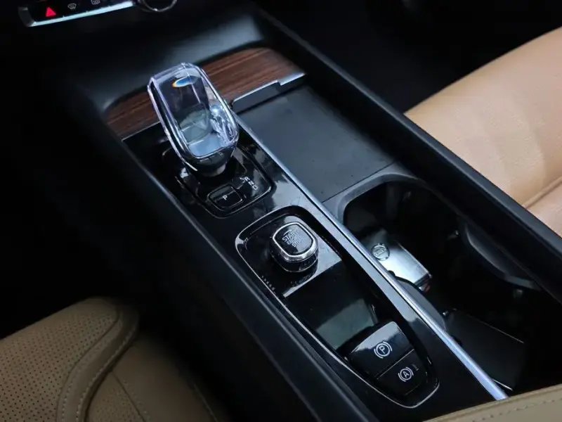2023 Volvo XC60 с пробегом 41 838 км