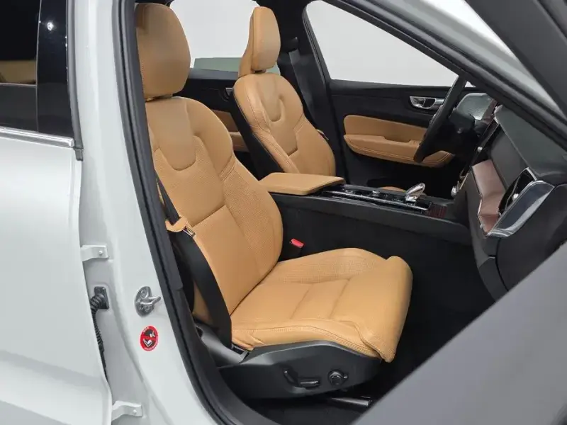 2023 Volvo XC60 с пробегом 41 838 км
