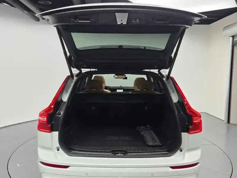 2023 Volvo XC60 с пробегом 41 838 км