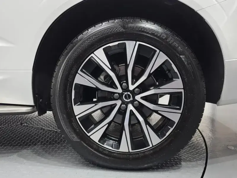 2023 Volvo XC60 с пробегом 41 838 км