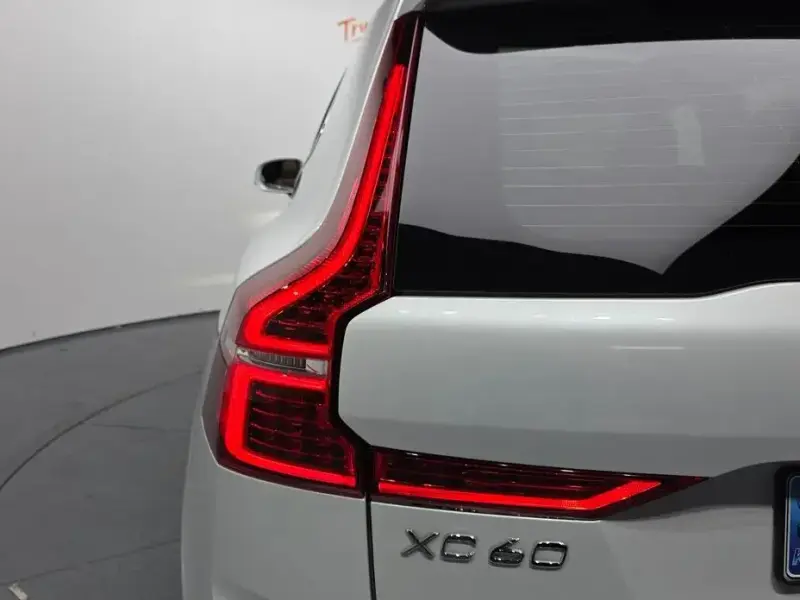 2023 Volvo XC60 с пробегом 41 838 км