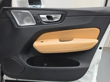 2023 Volvo XC60 с пробегом 41 838 км