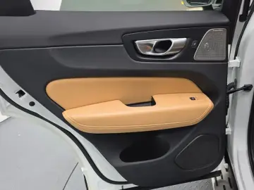 2023 Volvo XC60 с пробегом 41 838 км