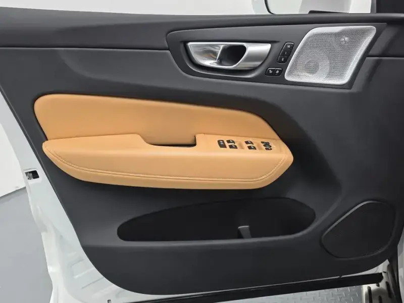 2023 Volvo XC60 с пробегом 41 838 км
