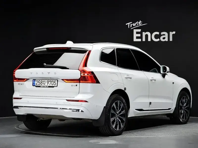 2023 Volvo XC60 с пробегом 35 194 км