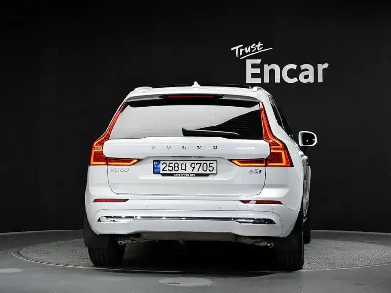2023 Volvo XC60 с пробегом 35 194 км