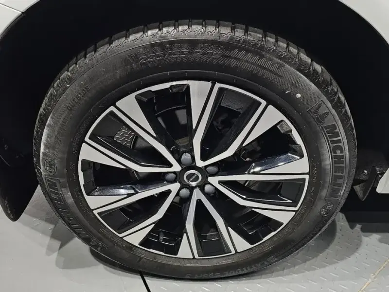 2023 Volvo XC60 с пробегом 35 194 км