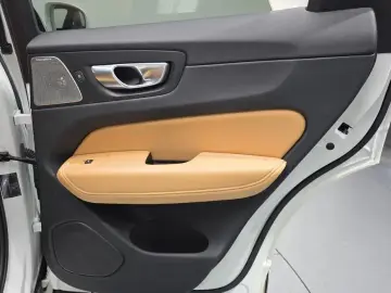2023 Volvo XC60 с пробегом 41 838 км