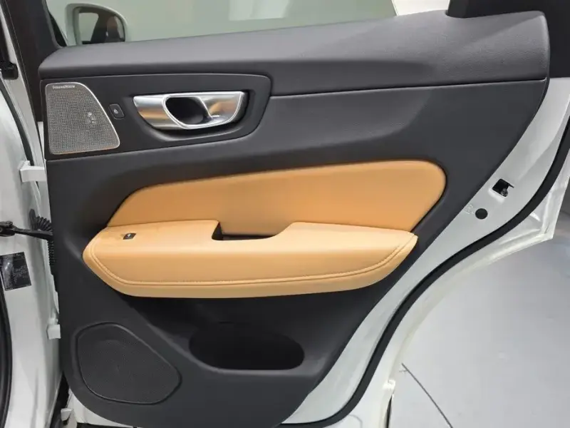 2023 Volvo XC60 с пробегом 41 838 км