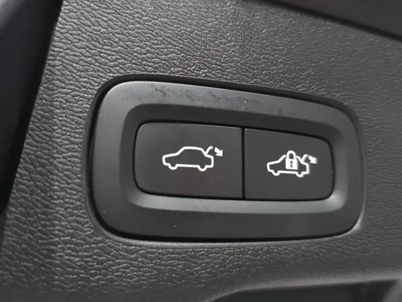 2023 Volvo XC60 с пробегом 41 838 км