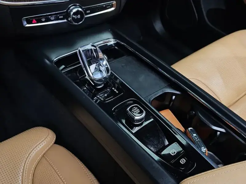 2023 Volvo XC60 с пробегом 35 194 км