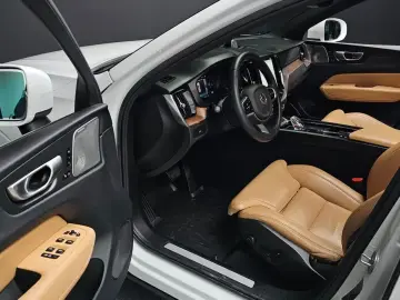 2023 Volvo XC60 с пробегом 35 194 км
