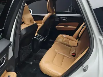 2023 Volvo XC60 с пробегом 35 194 км