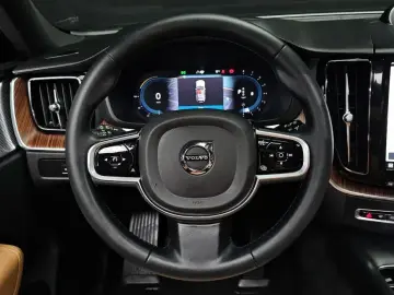 2023 Volvo XC60 с пробегом 35 194 км
