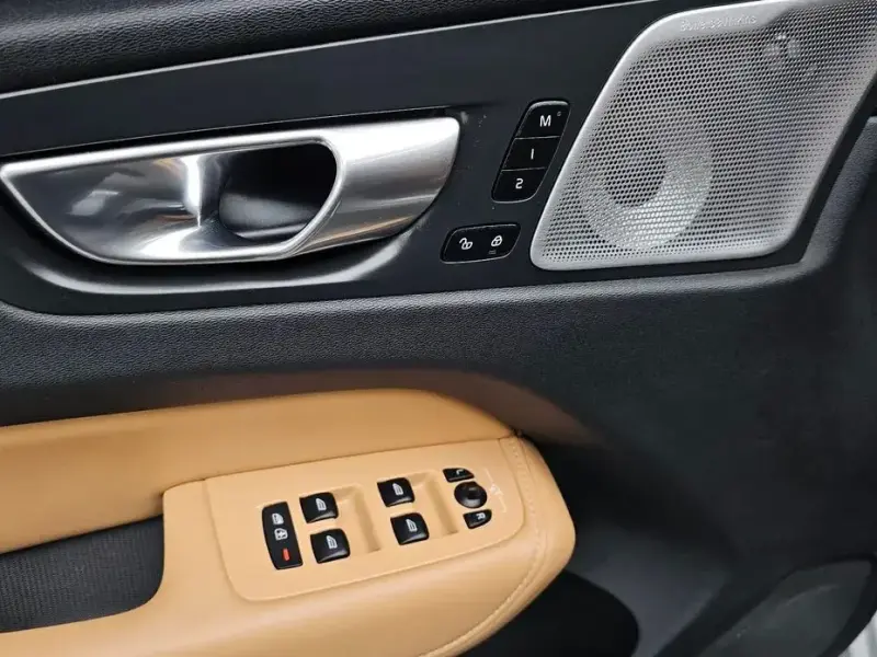 2023 Volvo XC60 с пробегом 35 194 км