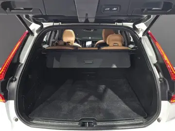 2023 Volvo XC60 с пробегом 35 194 км