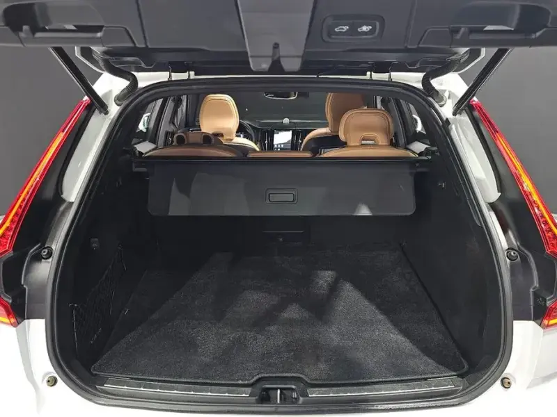 2023 Volvo XC60 с пробегом 35 194 км