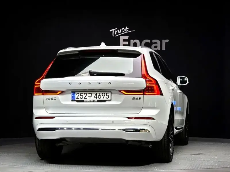 2023 Volvo XC60 с пробегом 17 517 км