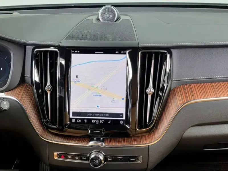 2023 Volvo XC60 с пробегом 17 517 км