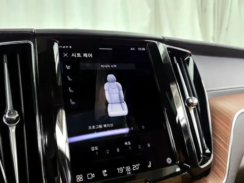 2023 Volvo XC60 с пробегом 17 517 км