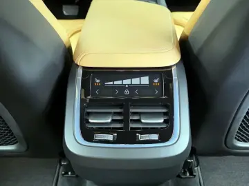 2023 Volvo XC60 с пробегом 17 517 км