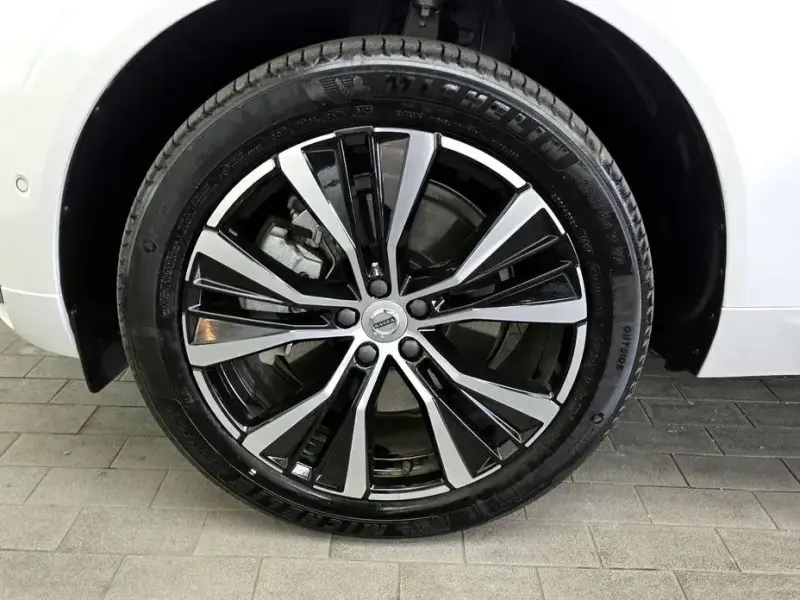 2023 Volvo XC60 с пробегом 17 517 км