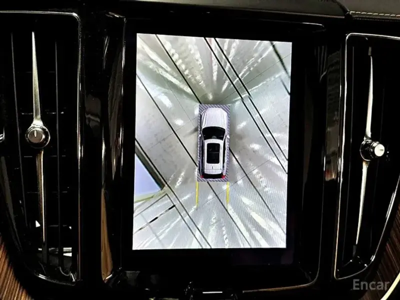 2021 Volvo XC60 с пробегом 47 913 км