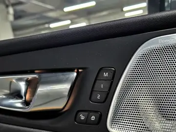 2021 Volvo XC60 с пробегом 47 913 км
