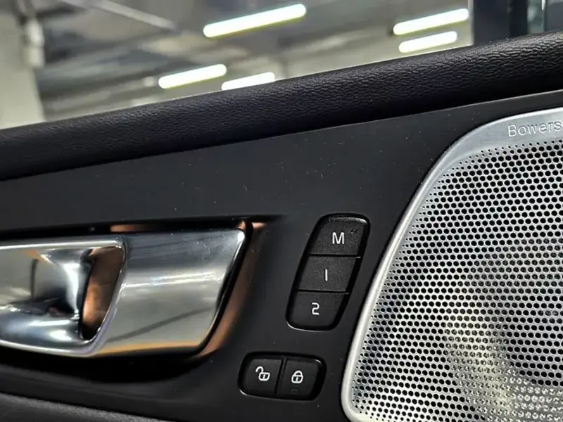 2021 Volvo XC60 с пробегом 47 913 км