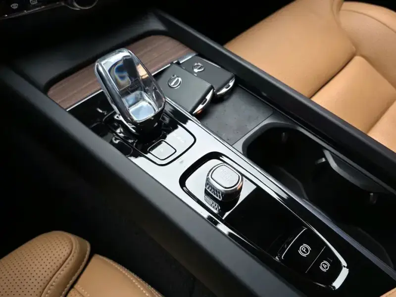 2023 Volvo XC60 с пробегом 38 793 км