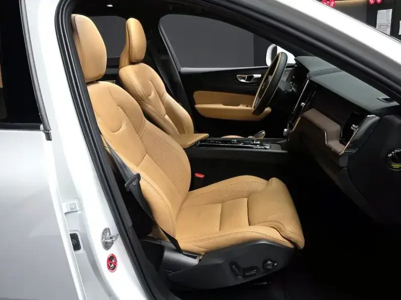 2023 Volvo XC60 с пробегом 38 793 км