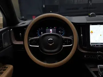 2023 Volvo XC60 с пробегом 38 793 км
