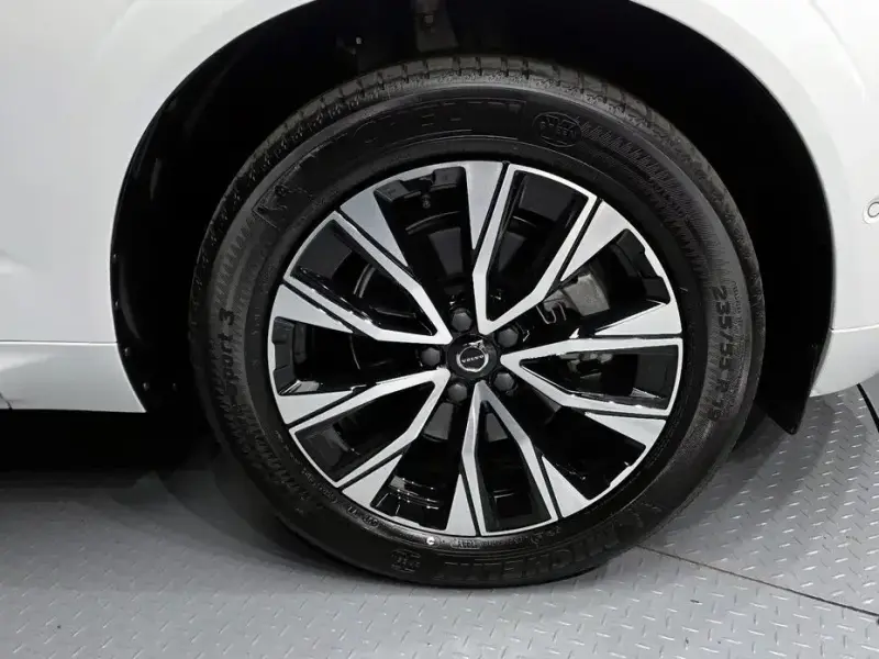 2023 Volvo XC60 с пробегом 38 793 км