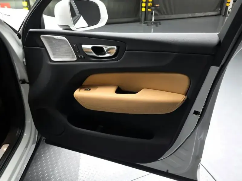 2023 Volvo XC60 с пробегом 38 793 км
