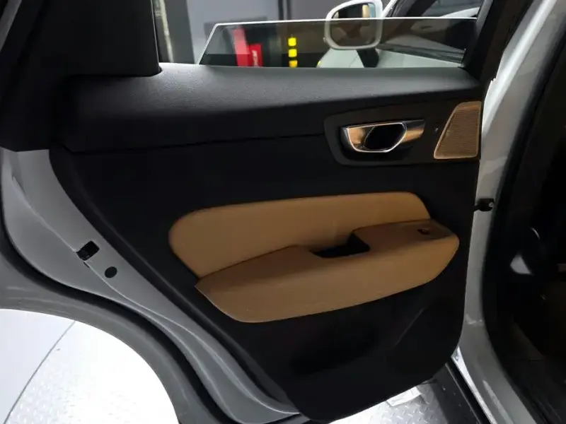 2023 Volvo XC60 с пробегом 38 793 км