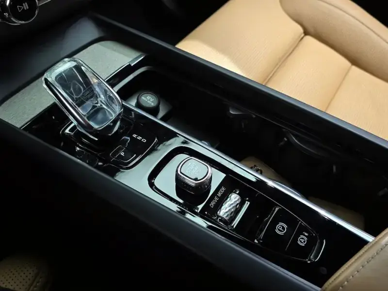 2020 Volvo XC60 с пробегом 39 883 км