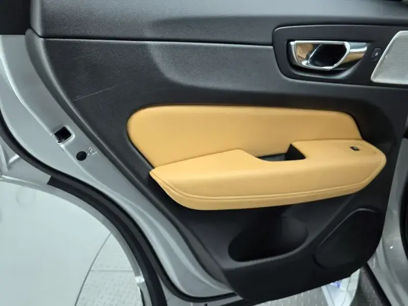 2020 Volvo XC60 с пробегом 39 883 км