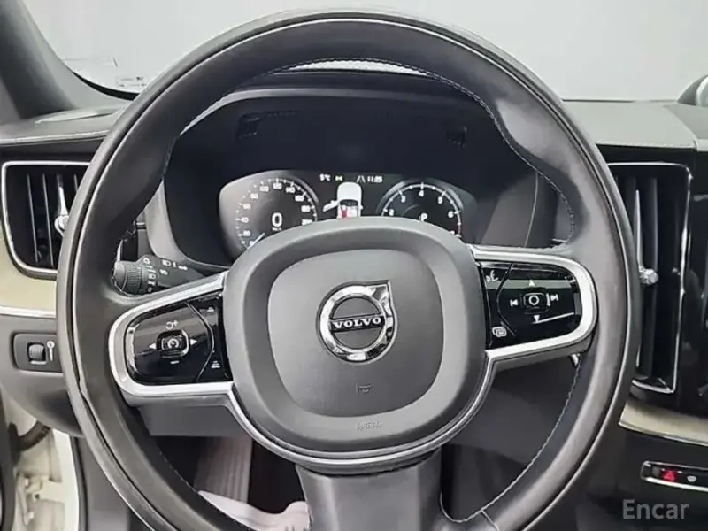 2018 Volvo XC60 с пробегом 81 583 км