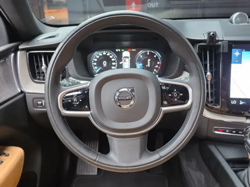 2019 Volvo XC60 с пробегом 90 158 км