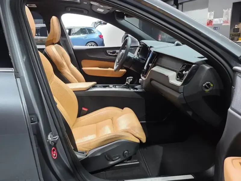 2019 Volvo XC60 с пробегом 90 158 км