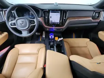 2022 Volvo XC60 с пробегом 41 134 км