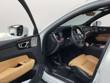 2022 Volvo XC60 с пробегом 41 134 км