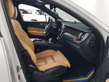 2022 Volvo XC60 с пробегом 41 134 км