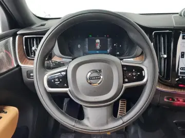 2022 Volvo XC60 с пробегом 41 134 км