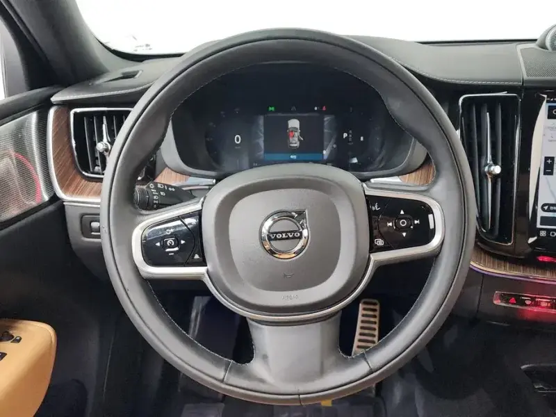2022 Volvo XC60 с пробегом 41 134 км