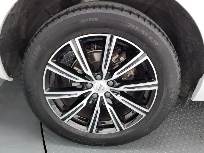 2021 Volvo XC60 с пробегом 86 899 км