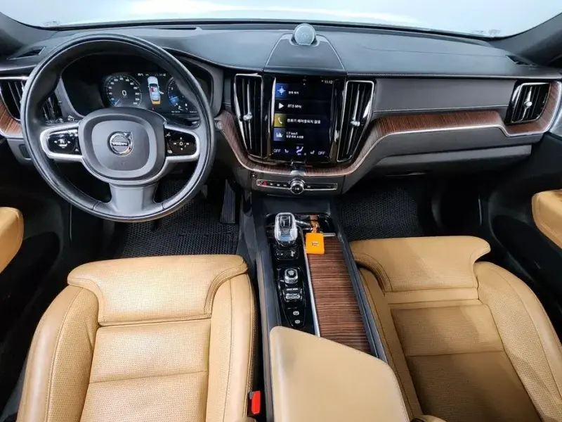 2021 Volvo XC60 с пробегом 86 899 км