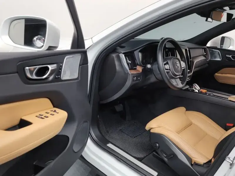 2021 Volvo XC60 с пробегом 86 899 км