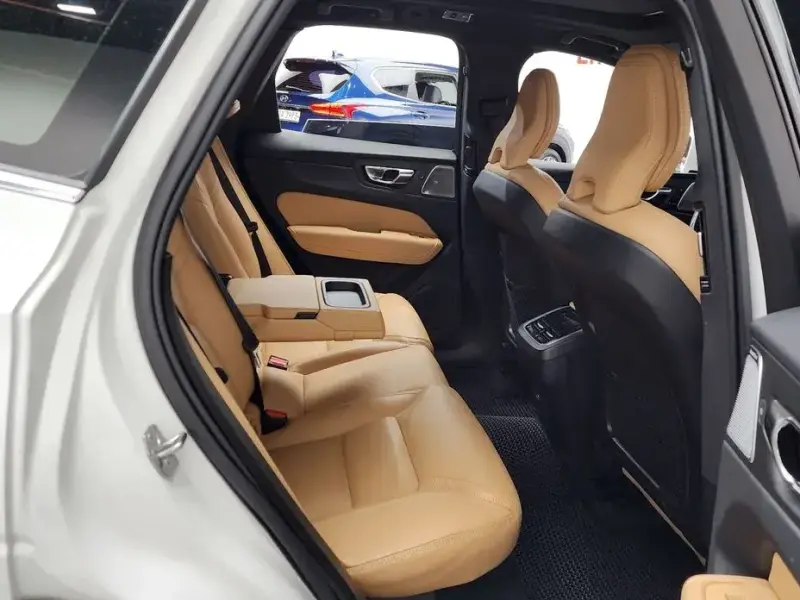 2021 Volvo XC60 с пробегом 86 899 км